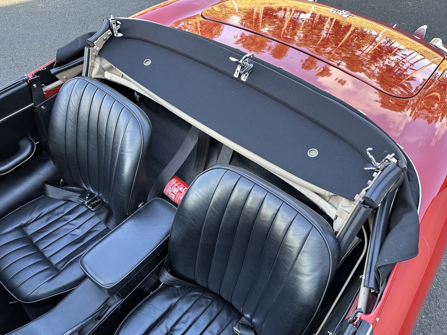 Innenraumfoto von 1965 Jaguar E-Type Series 1 (38)