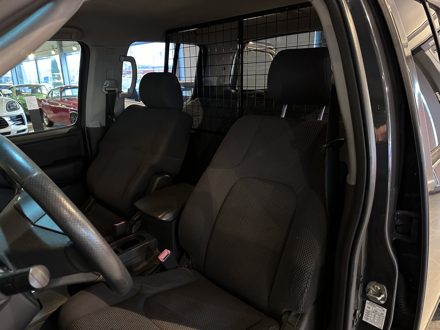 Innenraumfoto von 2006 Nissan Navara A-traktor (13)