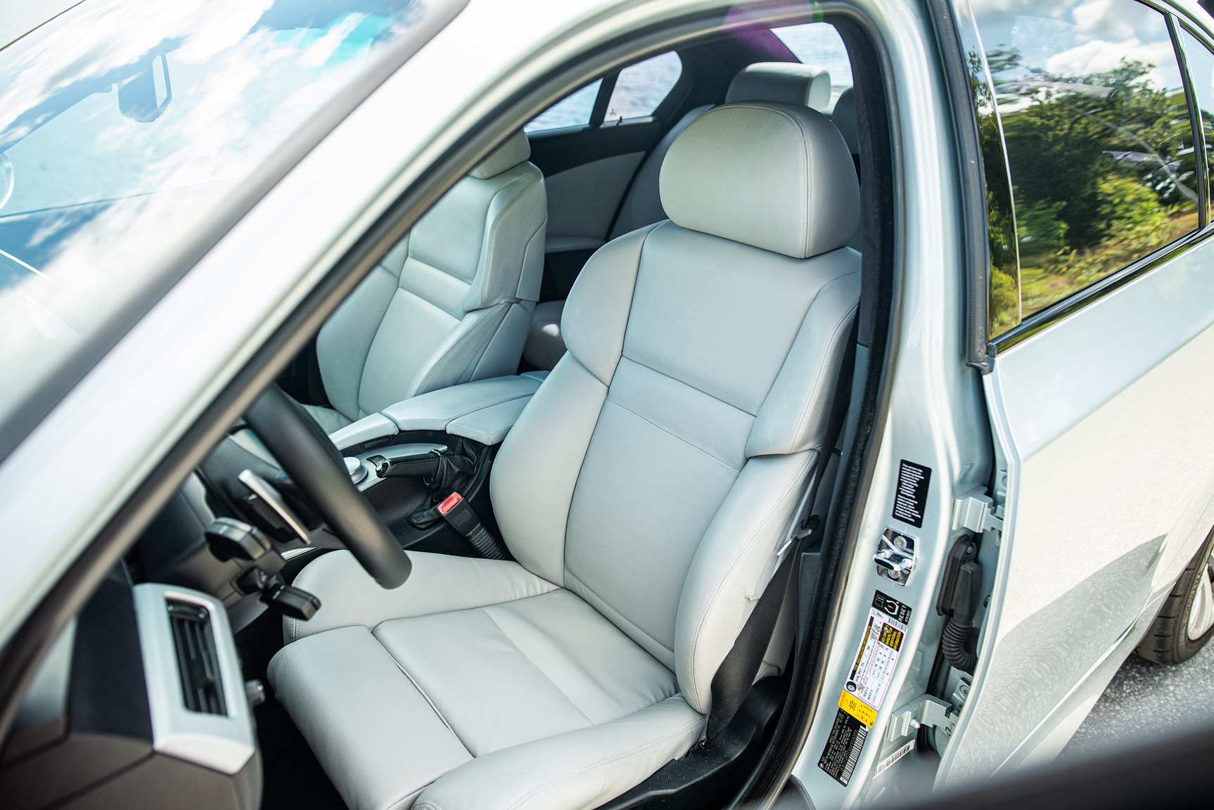 Interior image of 2006 BMW E60 M5