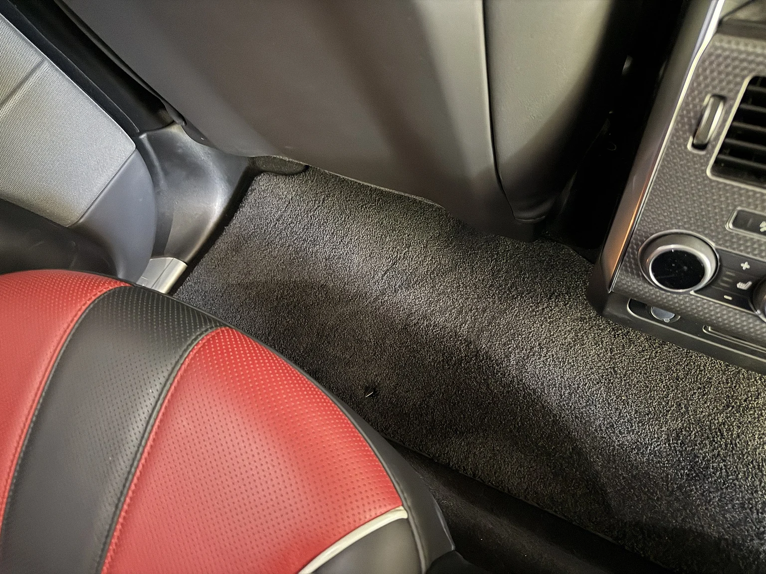 Interior image of 2017 Range Rover Sport SVR (61)