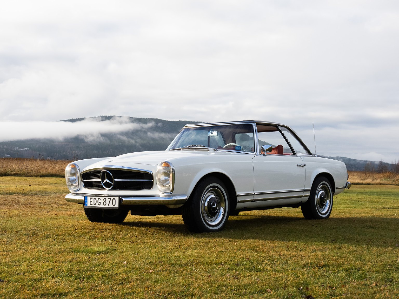 Exteriörbild på 1966 Mercedes-Benz 230 SL "Pagoda"
