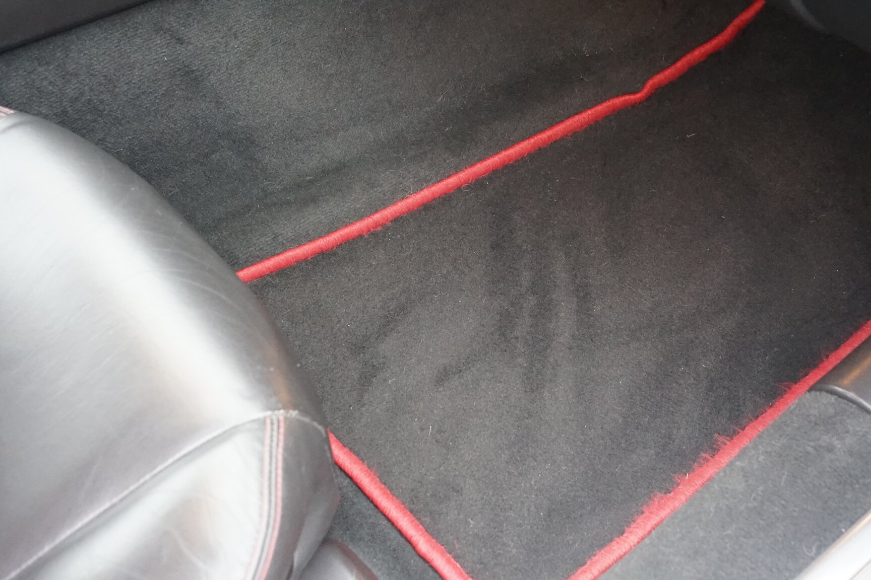 Interior image of 2001 Jaguar XKR Silverstone