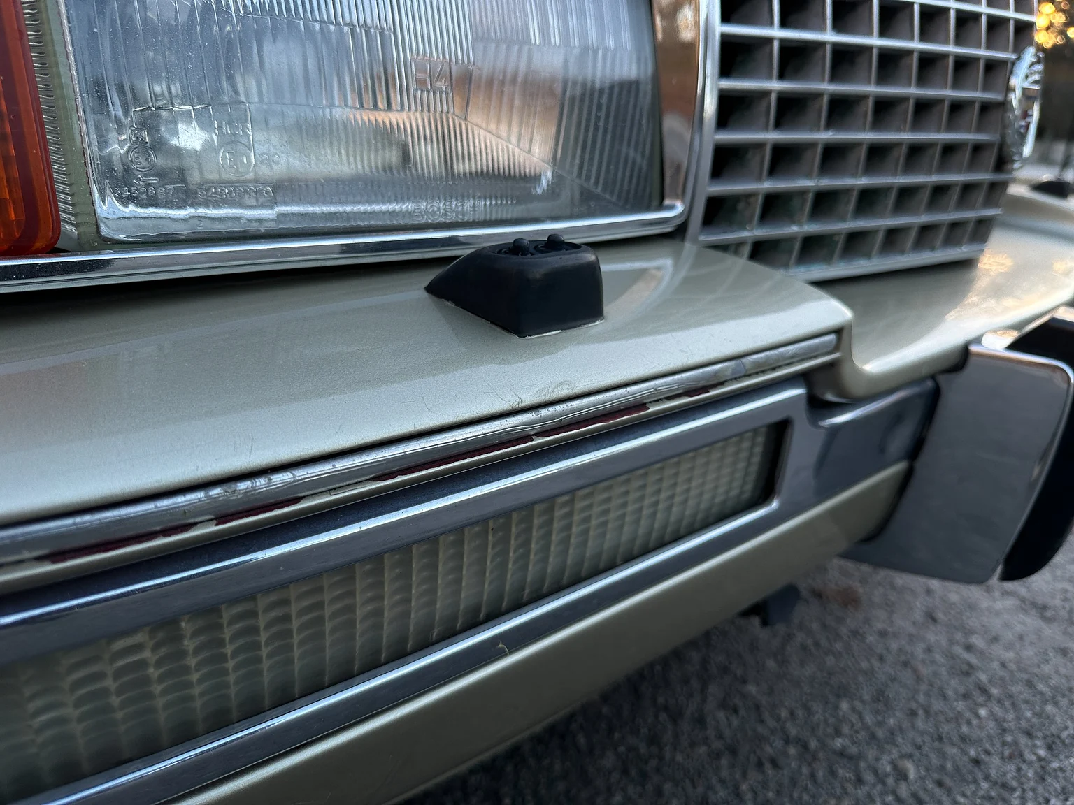 Exterior image of 1989 Cadillac Seville (63)