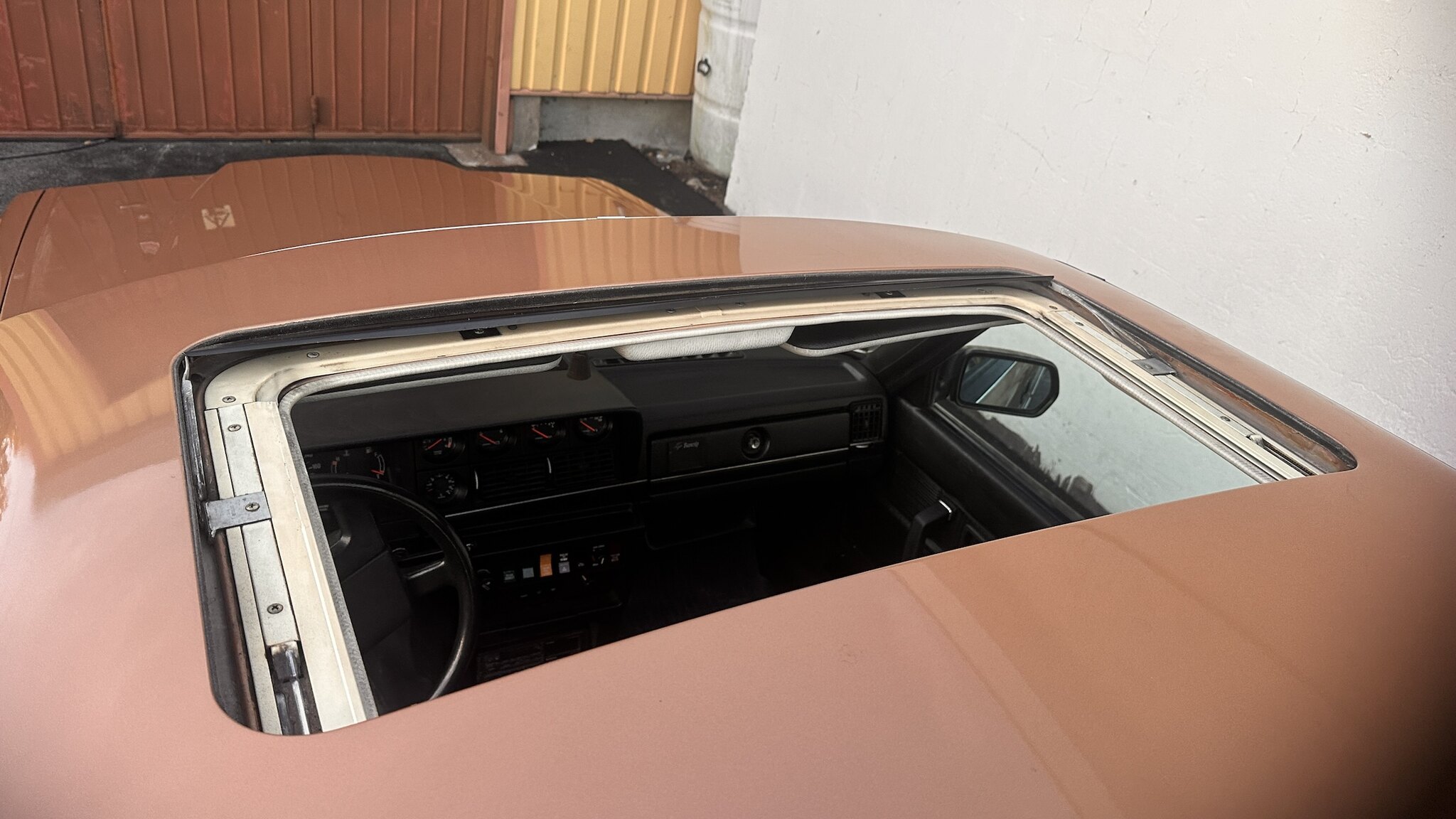 Exteriörbild på 1981 Volvo 244 GLE D6