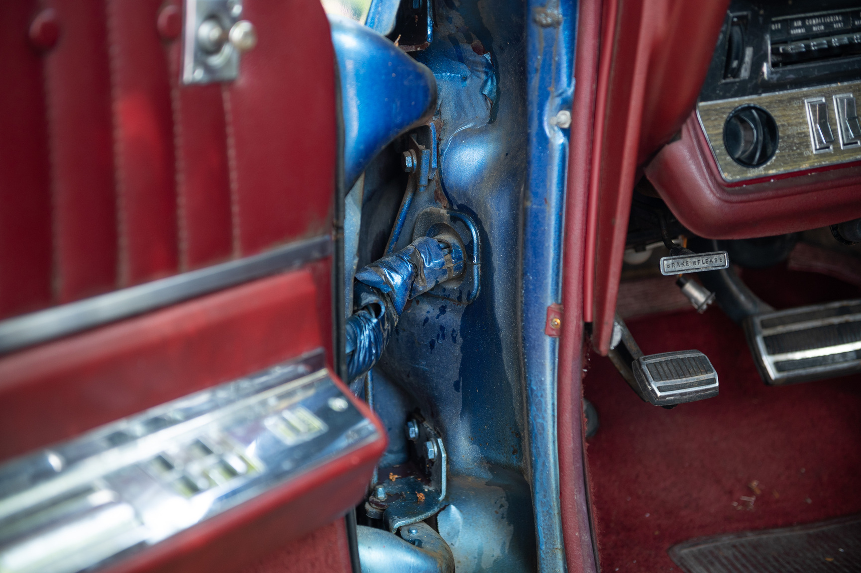 Interior image of 1968 Oldsmobile Toronado (43)