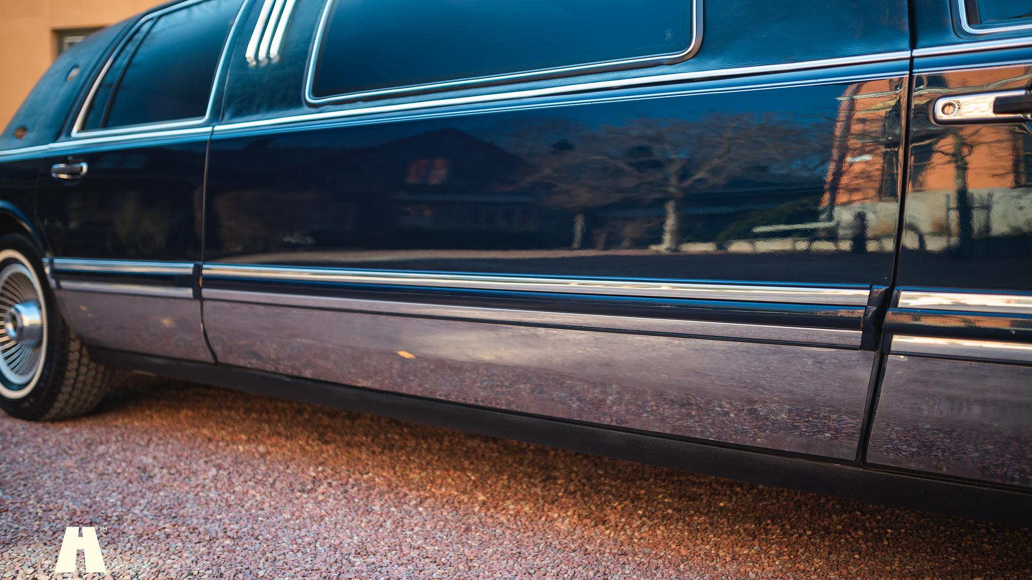 Exterior image of 1992 Lincoln Town Car Limousine 