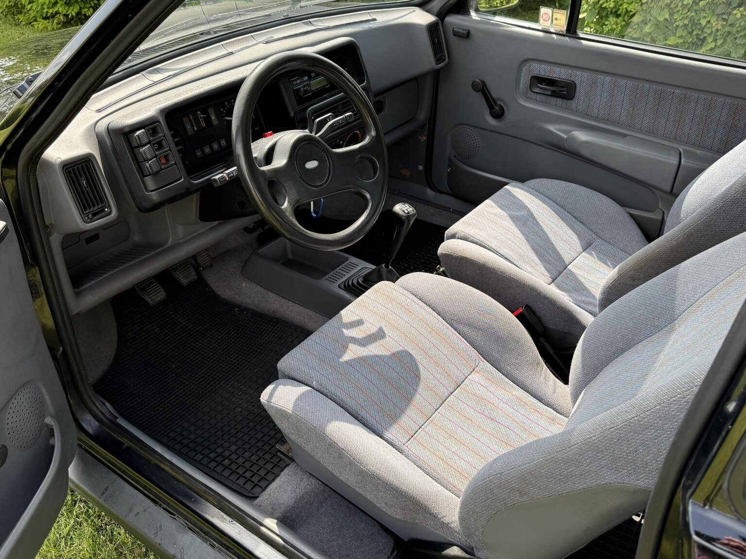 Innenraumfoto von 1988 Ford Fiesta XR2