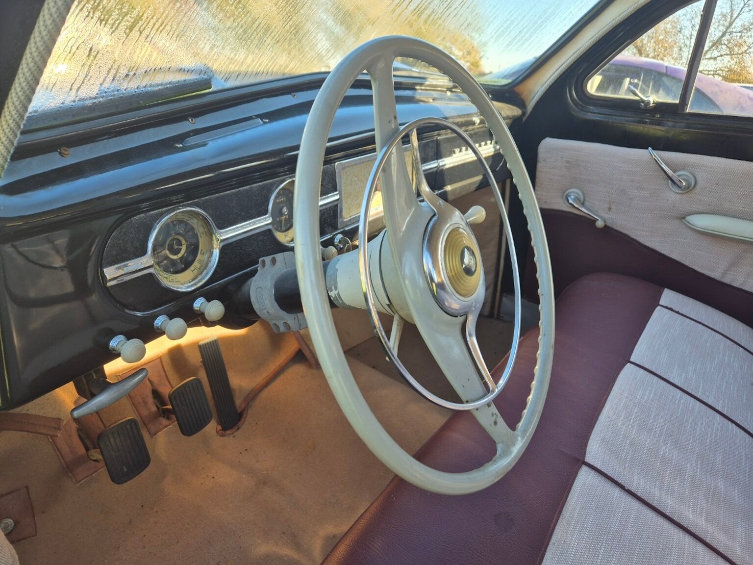 Interior image of 1954 Ford Vedette 3.9 V8