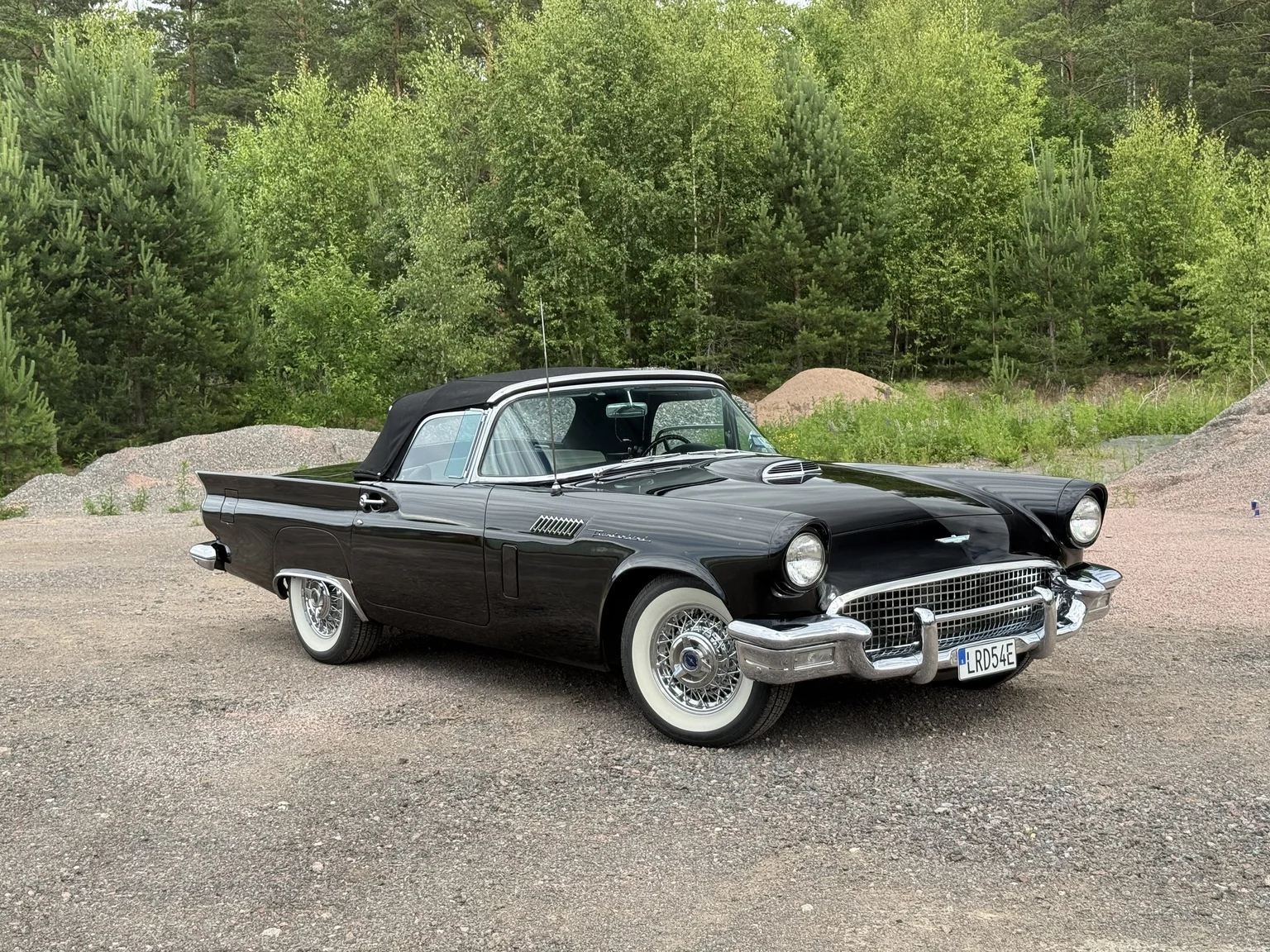 Aussenfoto 1957 Ford Thunderbird (2)