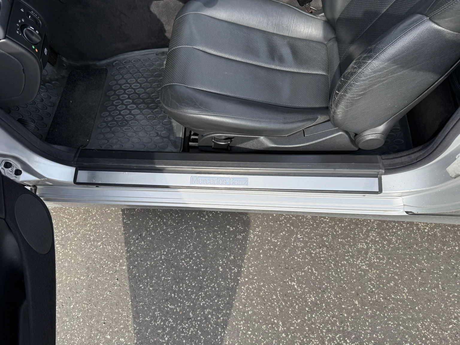 Interior image of 2001 MERCEDES-BENZ CLK 230 Kompressor Cabriolet (6)