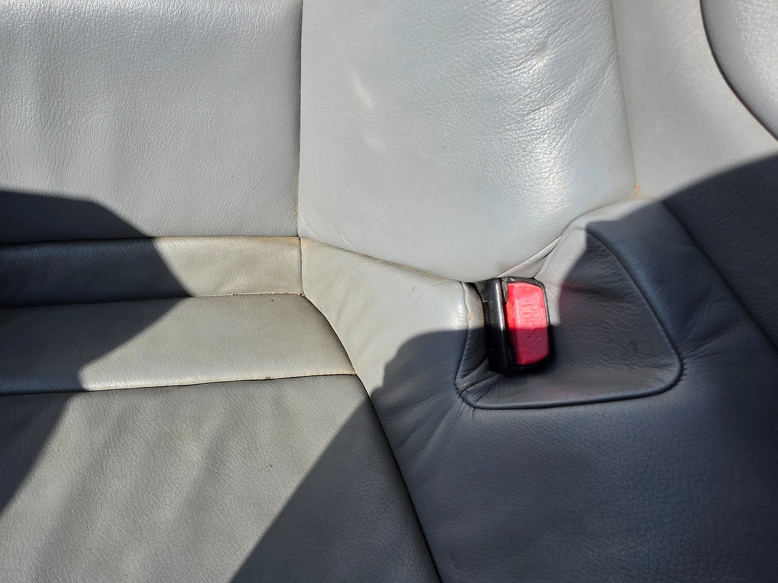 Interior image of 2002 BMW 330Ci Convertible (34)
