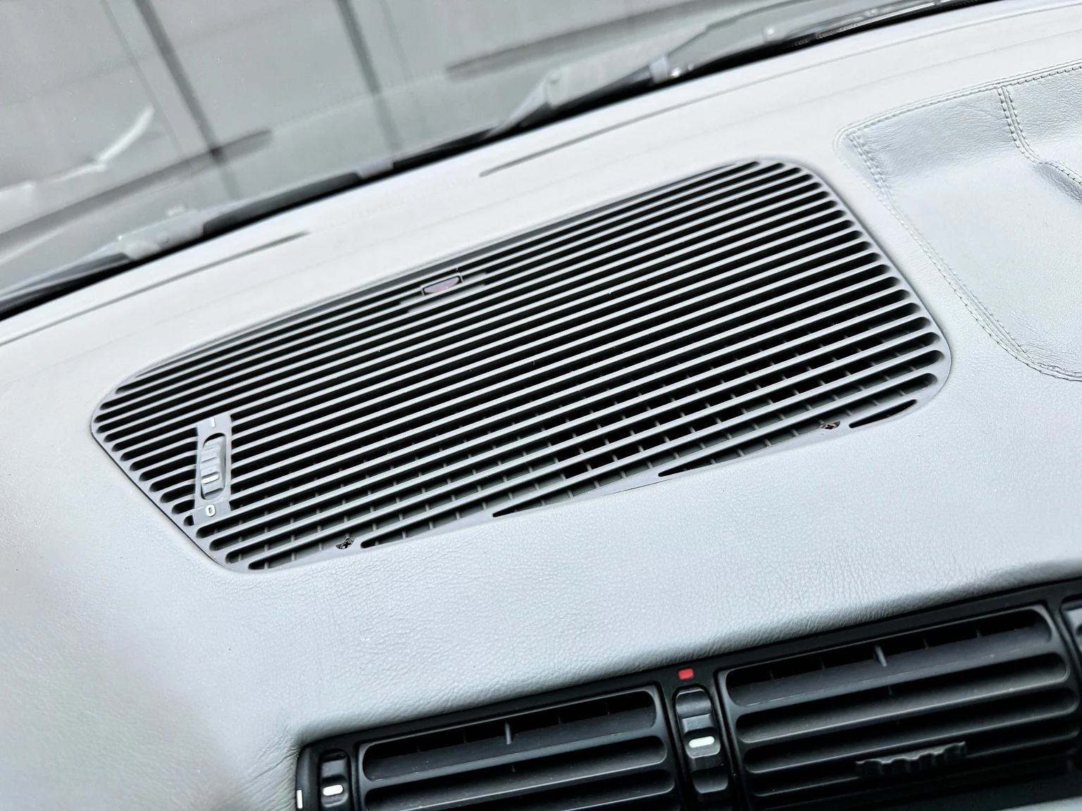 Innenraumfoto von 1993 BMW E34 M5 Touring  (105)