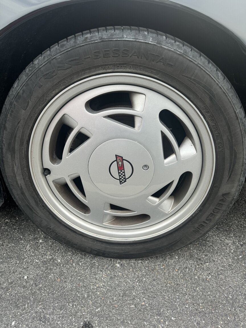 Exterior image of 1989 Chevrolet Corvette 