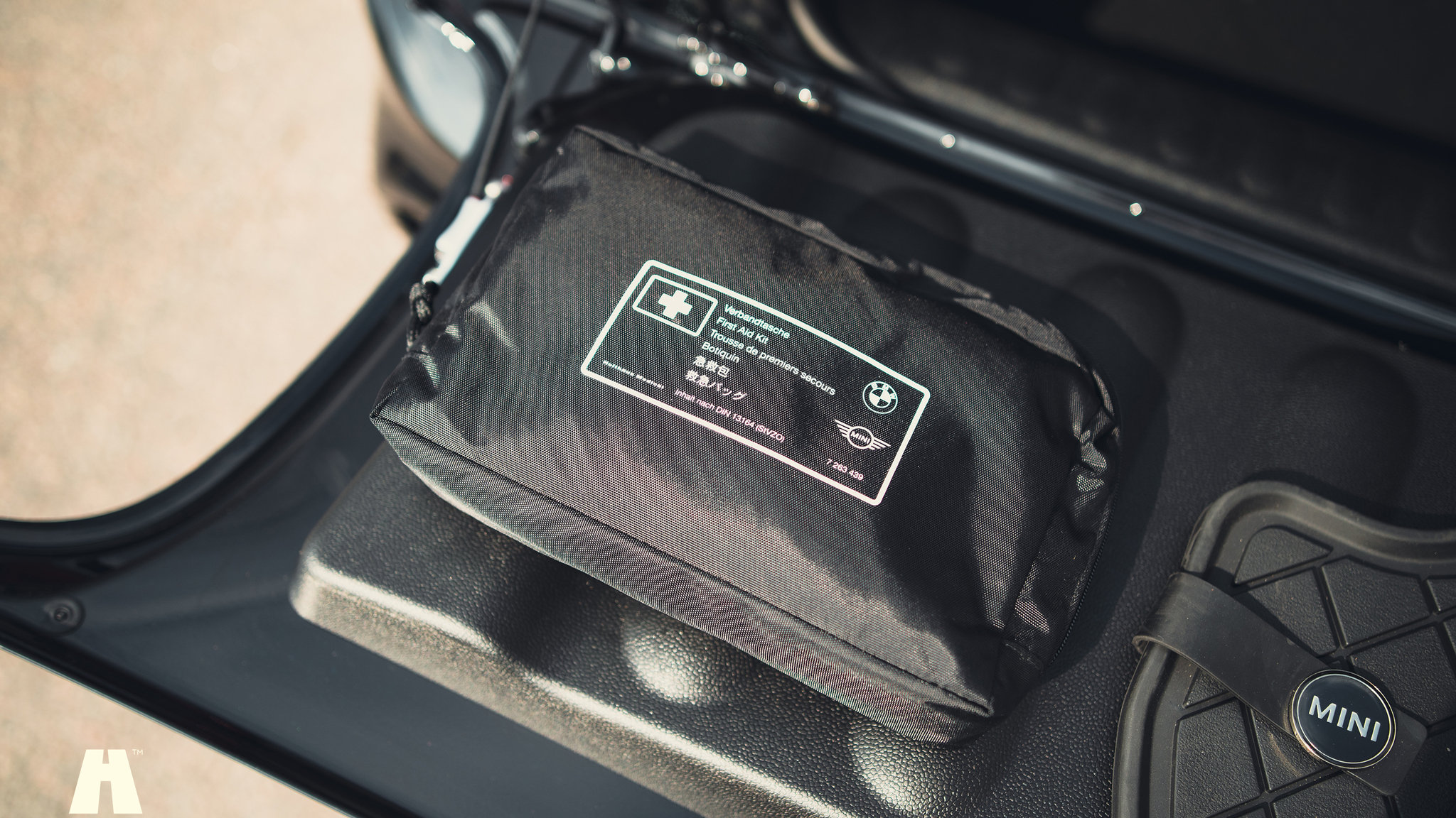 Innenraumfoto von 2021 Mini John Cooper Works Cabriolet  (72)