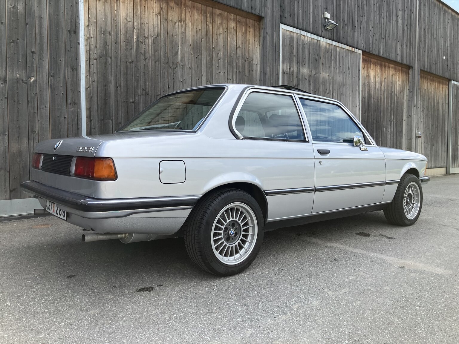 Aussenfoto 1979 BMW 323i