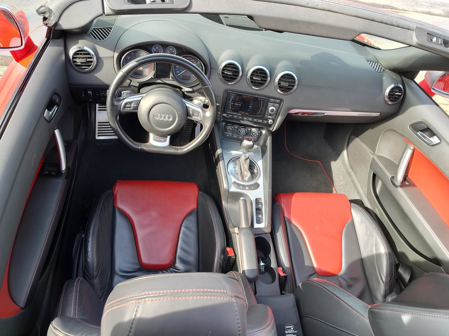 Innenraumfoto von 2009 Audi TTS Roadster