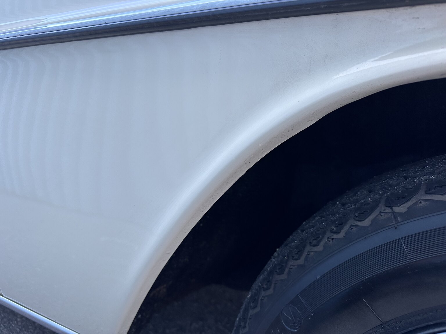 Exteriörbild på 1974 Mercedes Benz 230.6