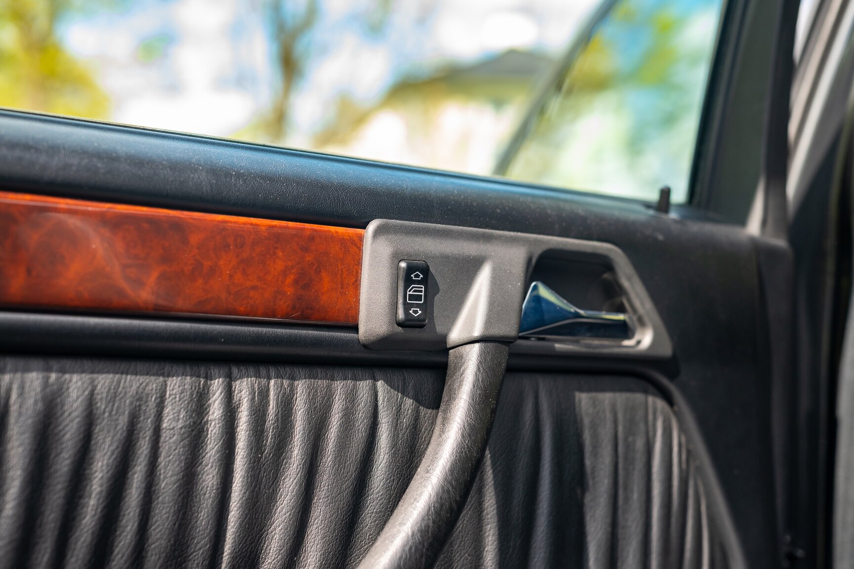 Interior image of 1993 Mercedes-Benz 400 E