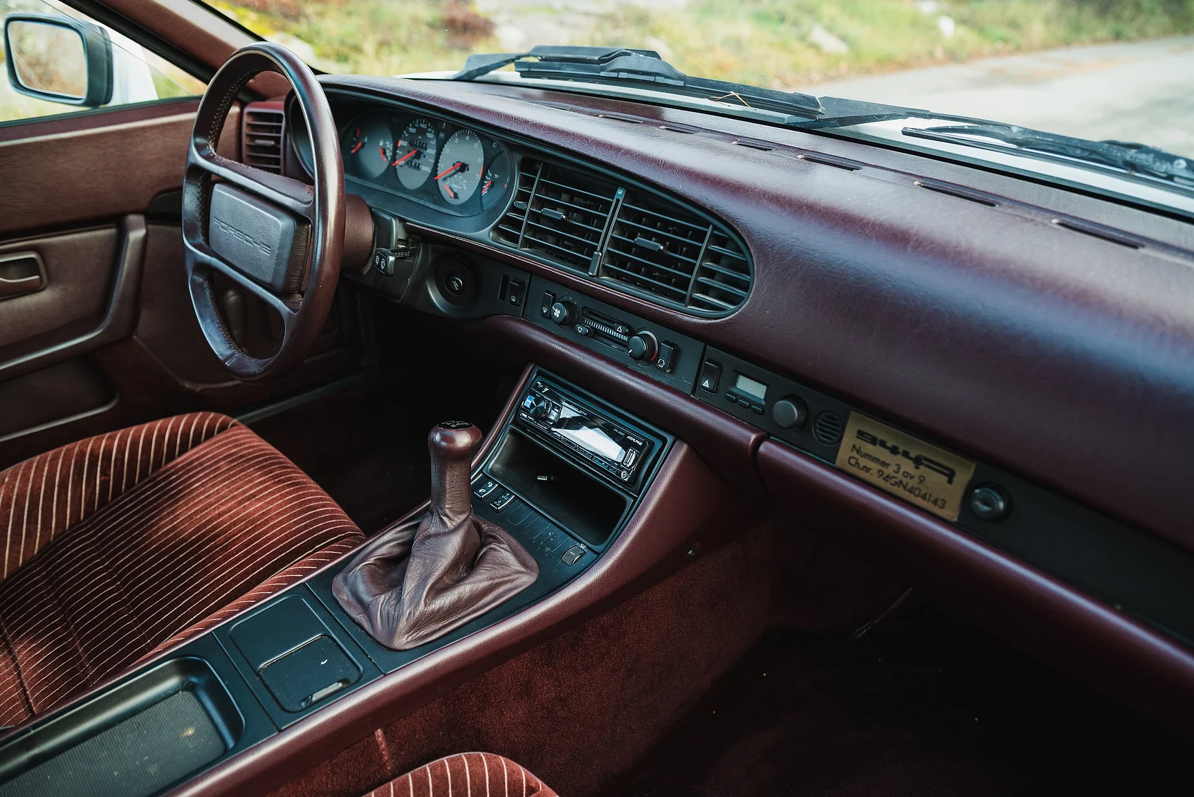 Interior image of 1986 Porsche 944R (31)