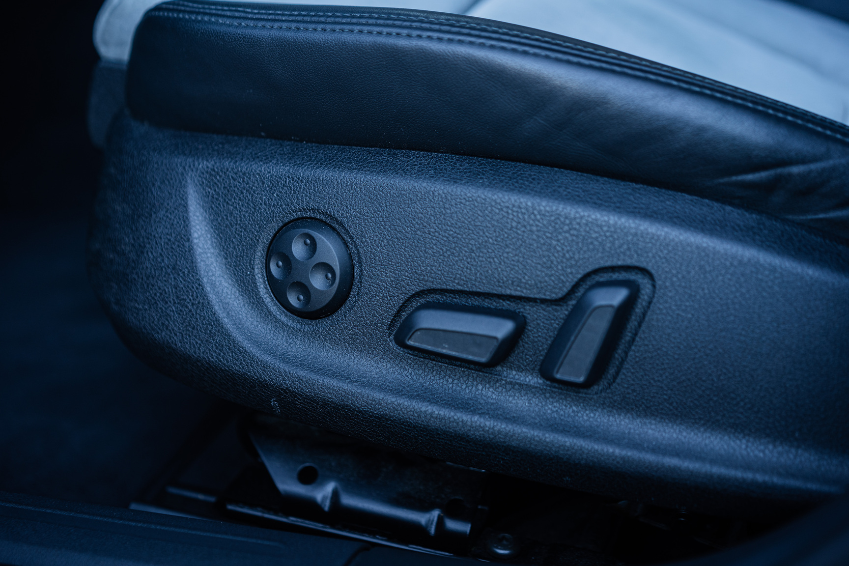 Innenraumfoto von 2011 Audi S4 (13)