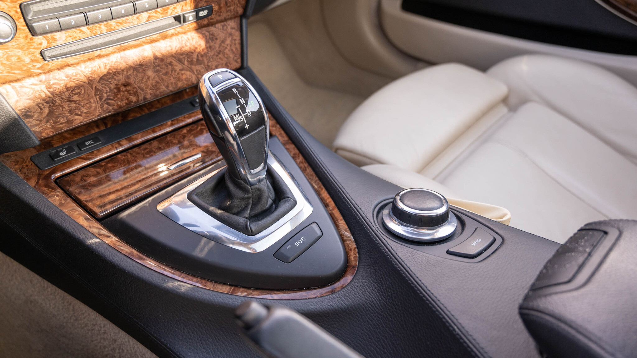 Interior image of 2008 BMW 635d  (12)