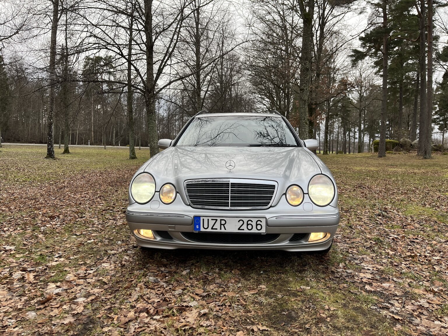 Exteriörbild på 1999 Mercedes-Benz E320 T Automat