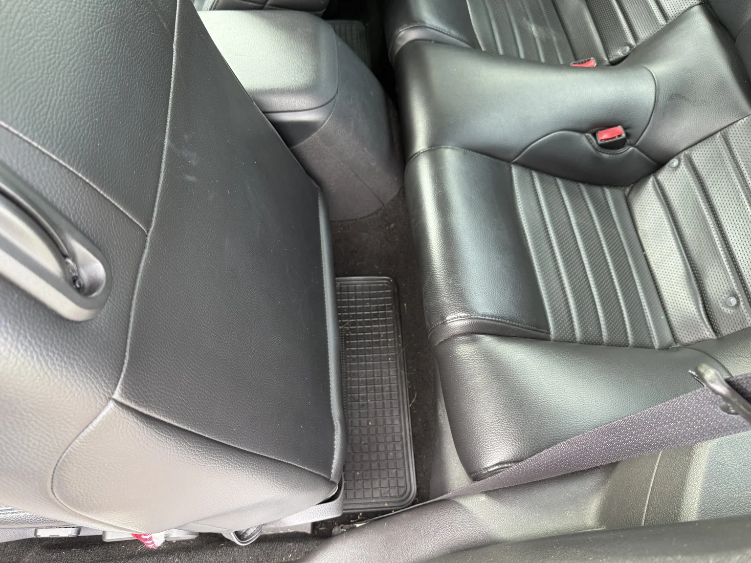 Innenraumfoto von 2006 Ford Mustang GT (31)