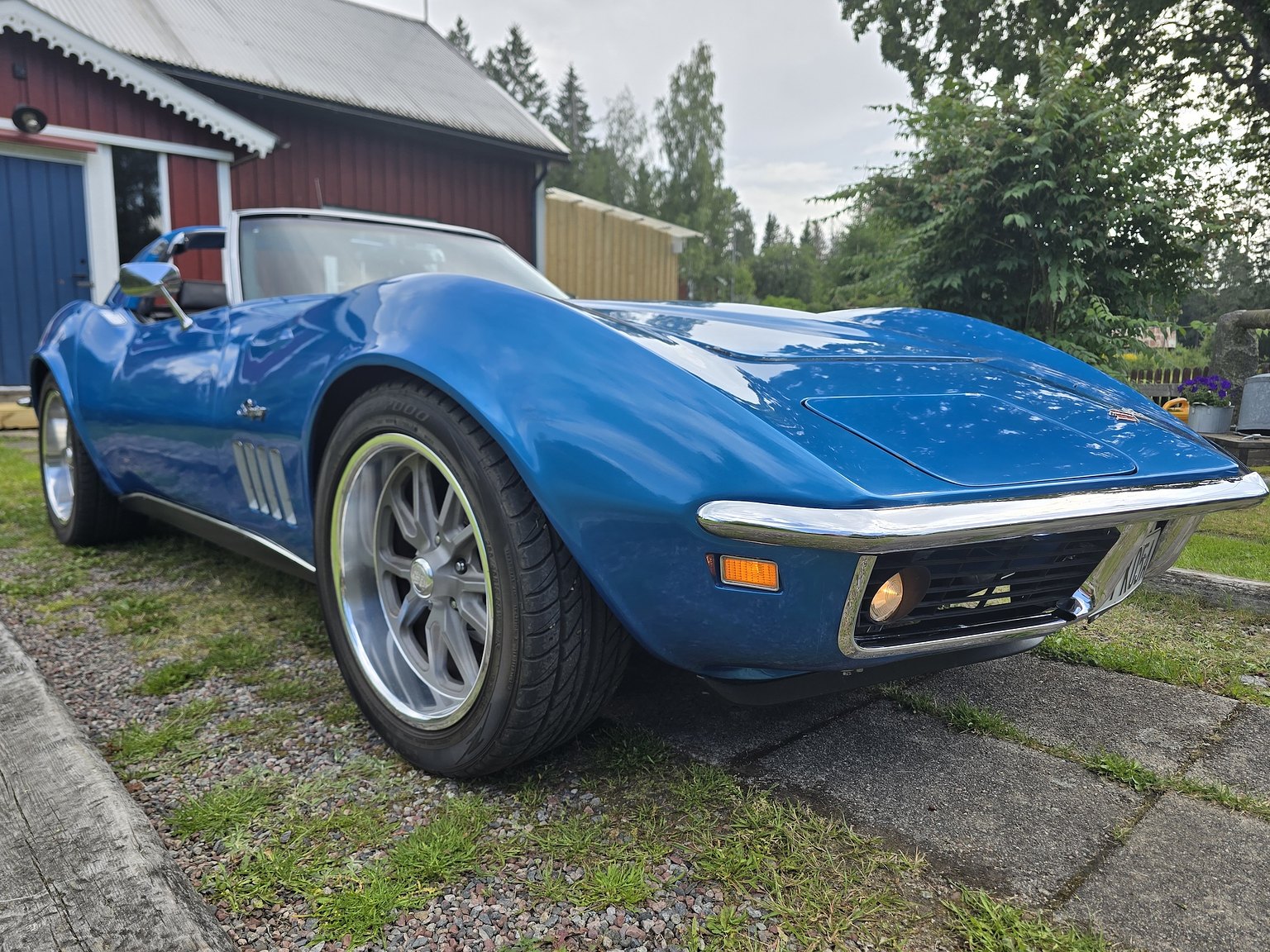 Exterior image of 1969 Chevrolet Corvette Stingray 6.0 V8
