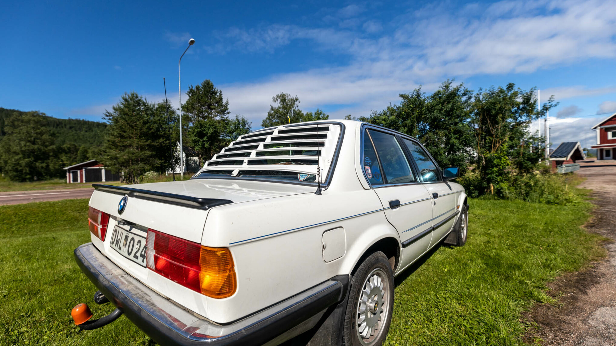 Exteriörbild på 1984 BMW 320i sedan