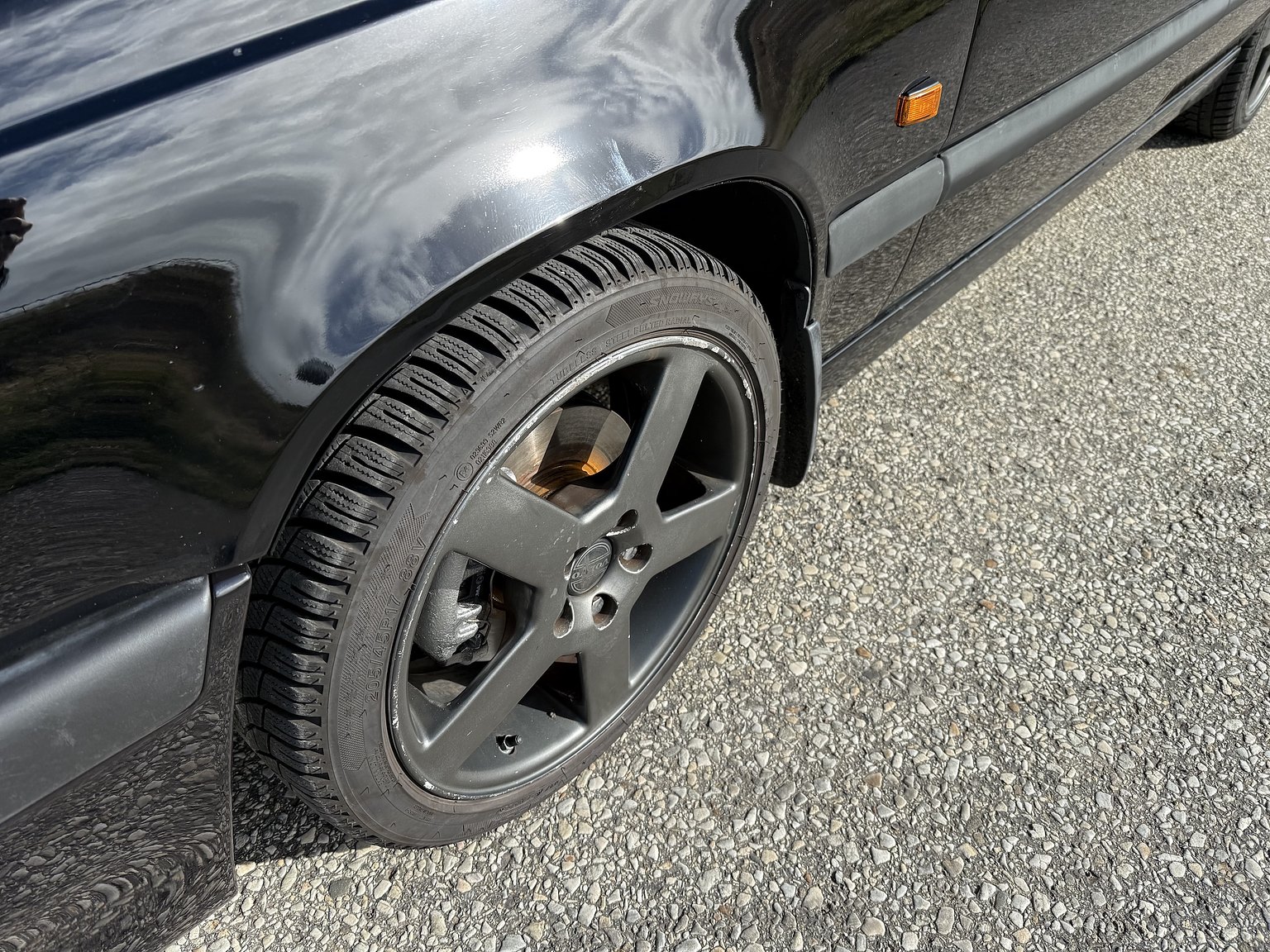 Exterior image of 1995 VOLVO 855 T5R T-5R