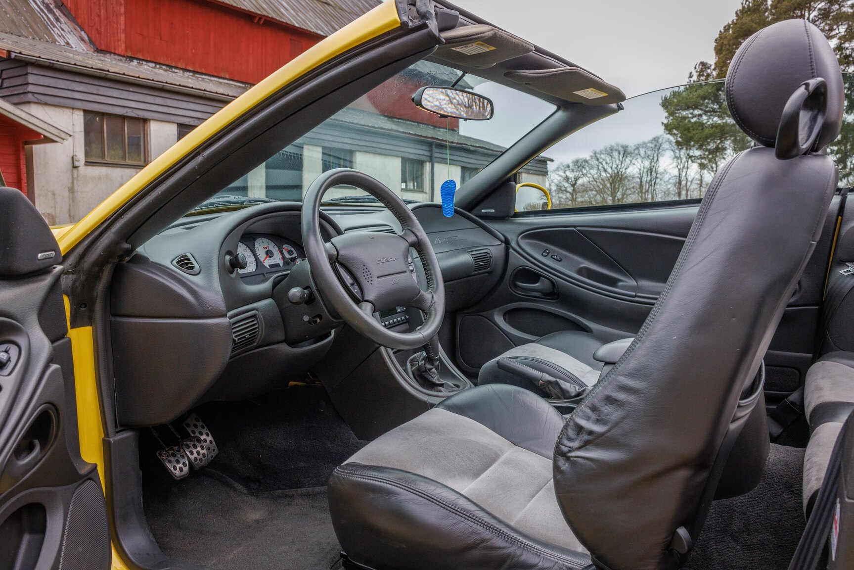 Interiörbild 2003 Ford Mustang SVT Cobra