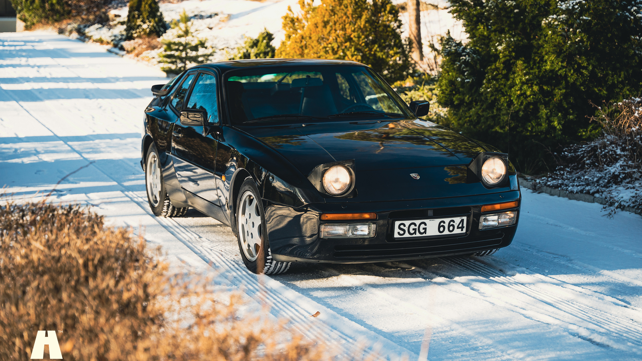 Exterior image of 1990 Porsche 944 S2 (1)