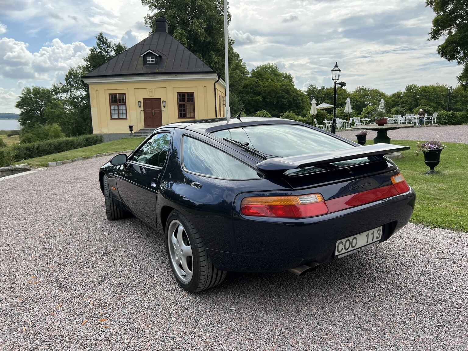 Exterior image of 1993 Porsche 928 GTS