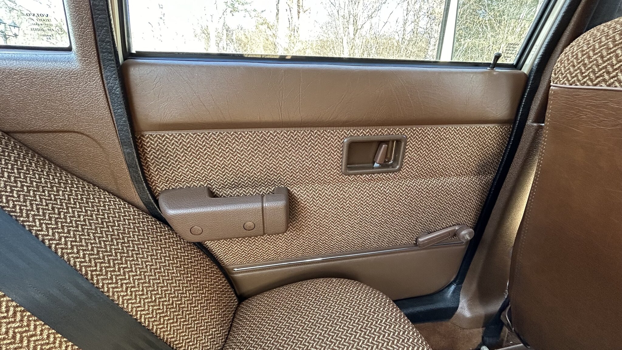 Interior image of 1987 Volvo 244