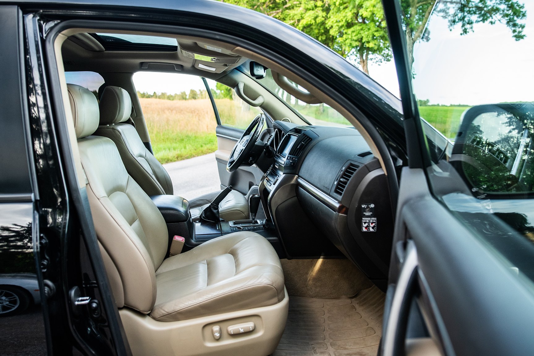 Interior image of 2008 Toyota Land Cruiser 4.5 4WD V8
