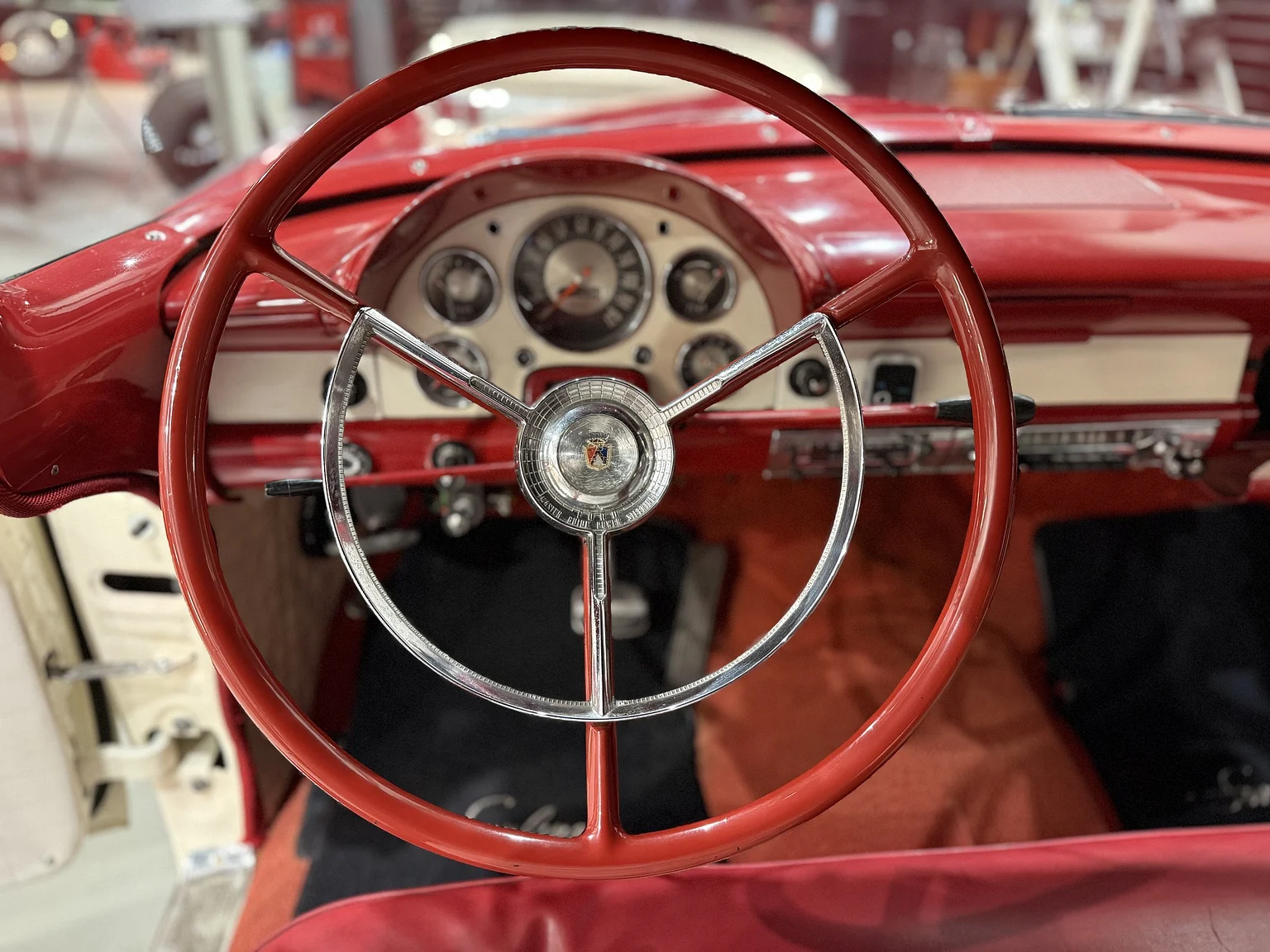 Innenraumfoto von 1956 Ford Fairlane Sunliner V8 5.1 (18)