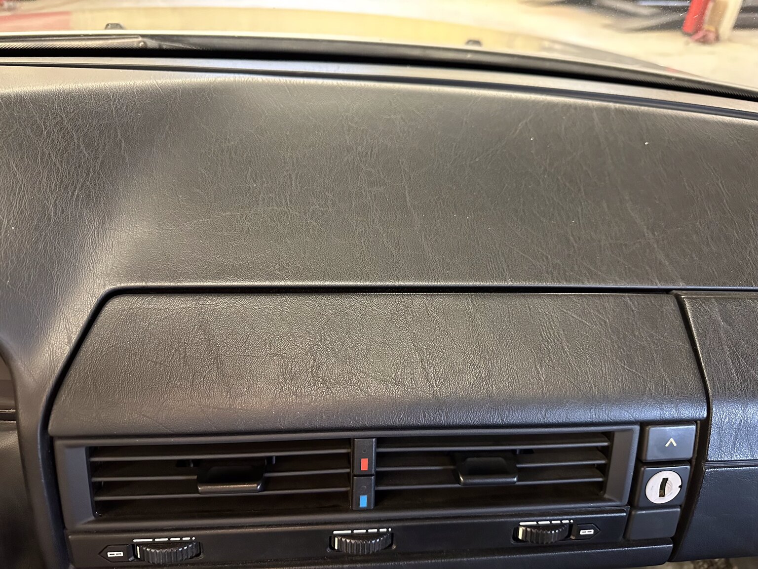 Interior image of 1993 Mercedes-Benz SL 320