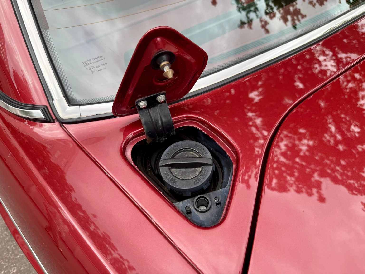 Exteriörbild på 1988 Daimler Six (52)