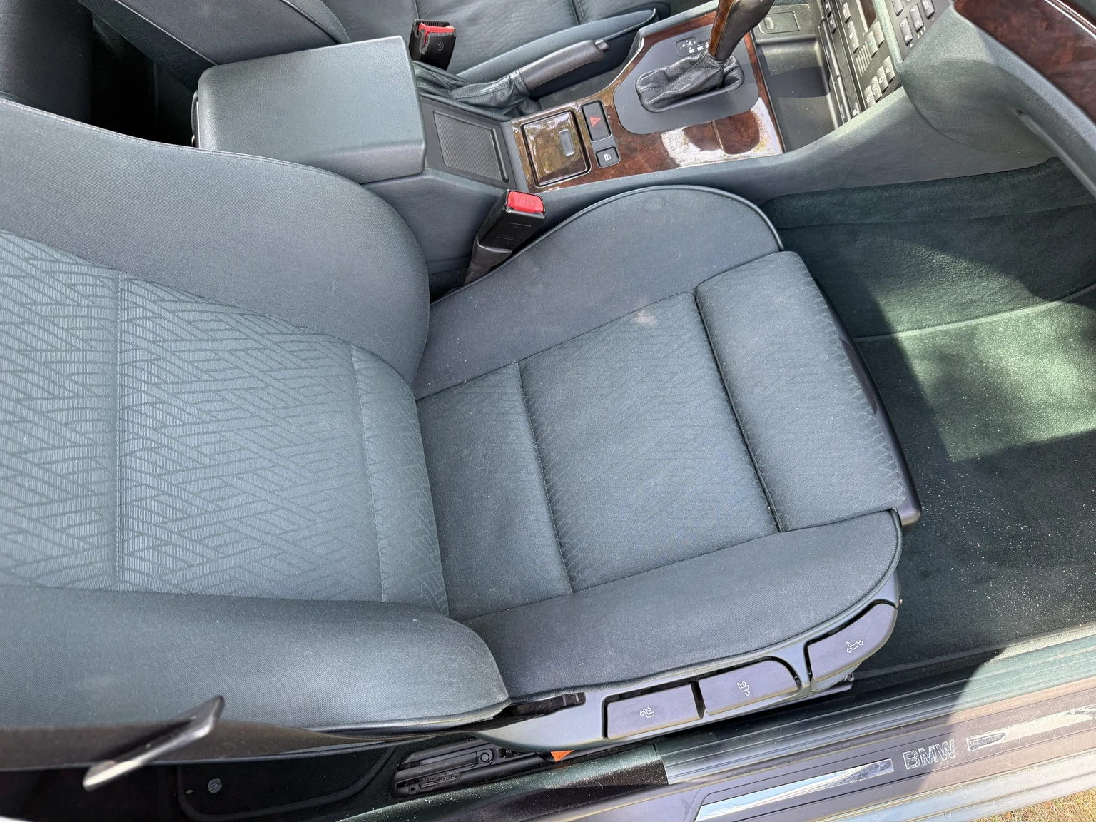Interior image of 2003 BMW 525d Sedan (42)