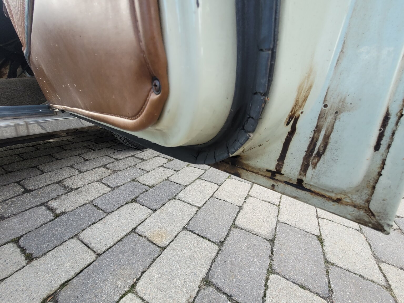 Interiörbild 1966 Renoveringsobjekt BMW 1800