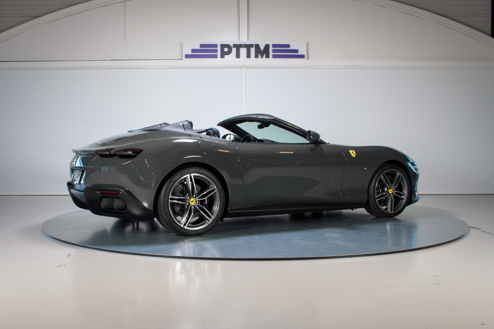 Exteriörbild på 2024 Ferrari Roma Spider