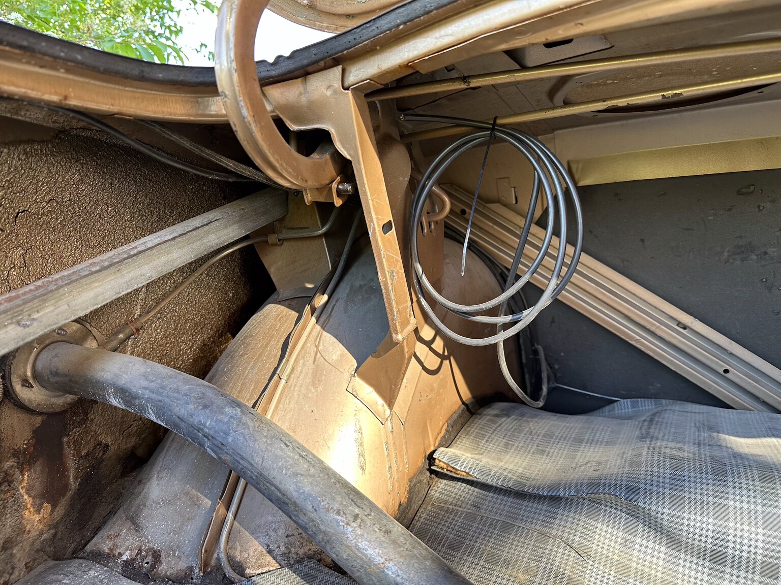 Innenraumfoto von 1966 Plymouth Valiant 100 2-door Sedan (56)