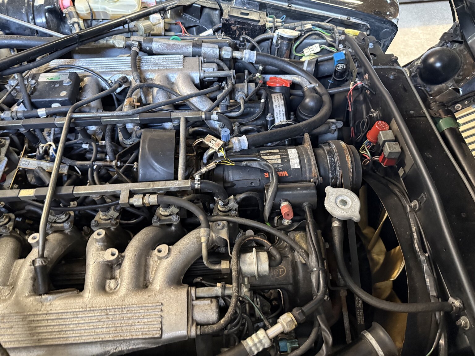 Image of 1990 Jaguar Daimler Double six mechanics