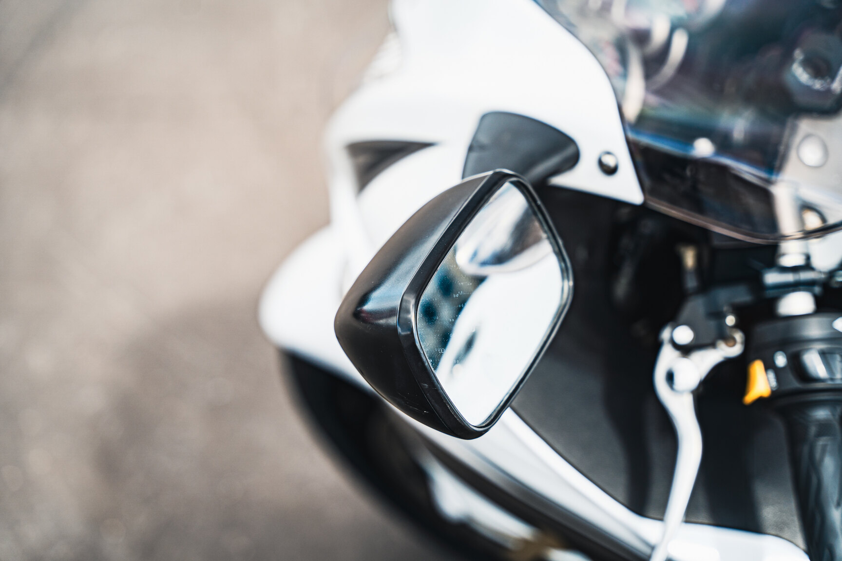Exteriörbild på 2013 Suzuki GSX1300R Hayabusa