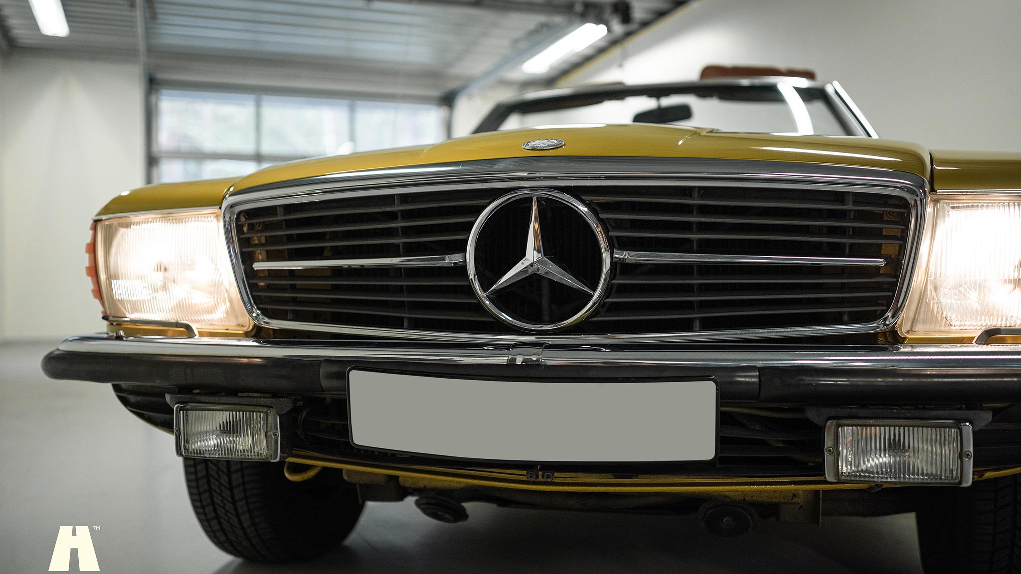 Exterior image of 1975 Mercedes SL 350