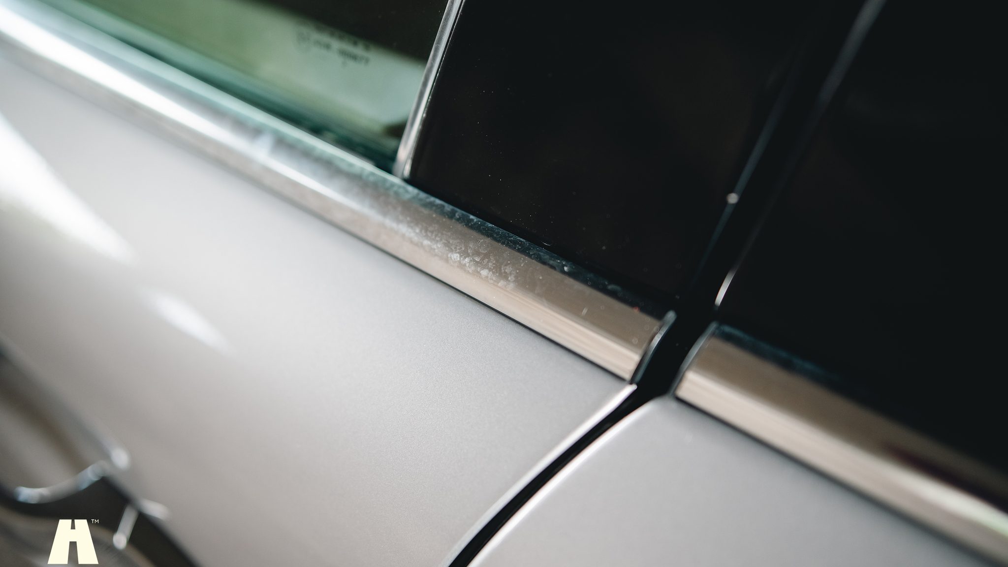 Exterior image of 2003 Jaguar XJ Super V8