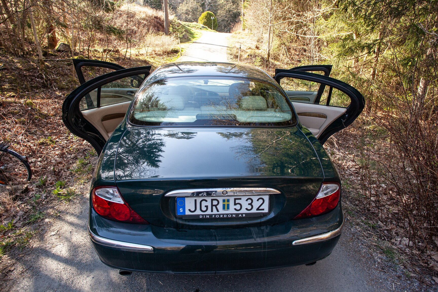 Exterior image of 1999 Jaguar S-Type V6