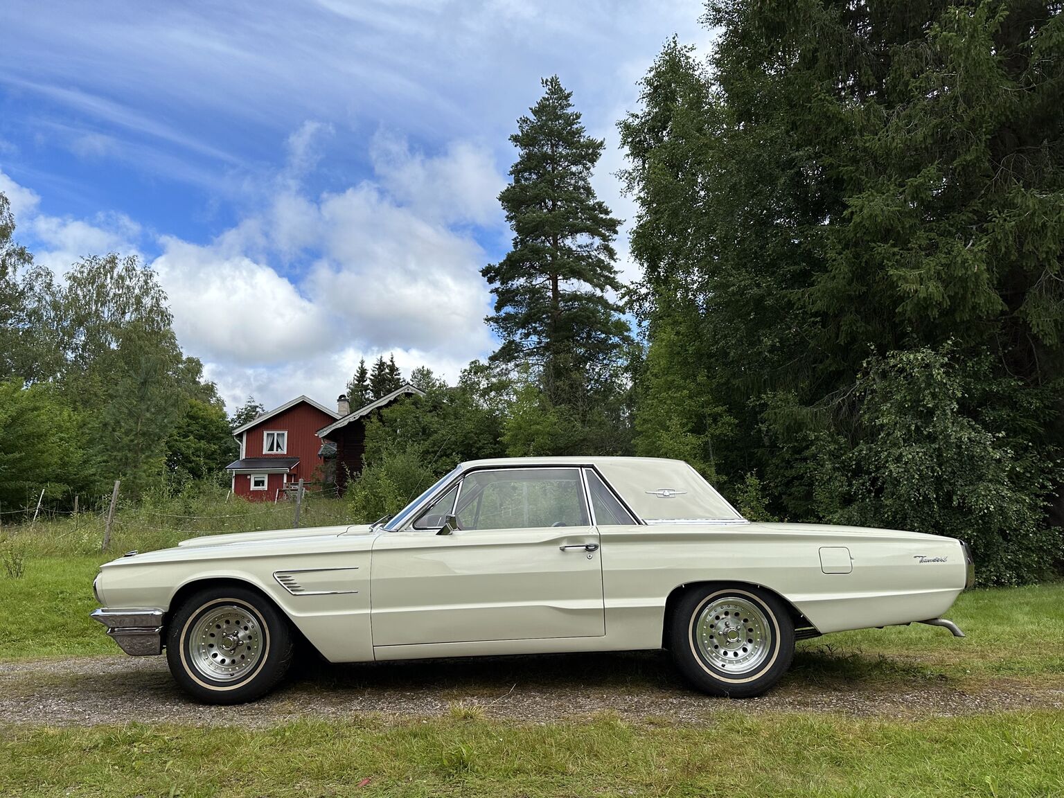 Exteriörbild på 1965 Ford Thunderbird Hardtop 6.4 (3)