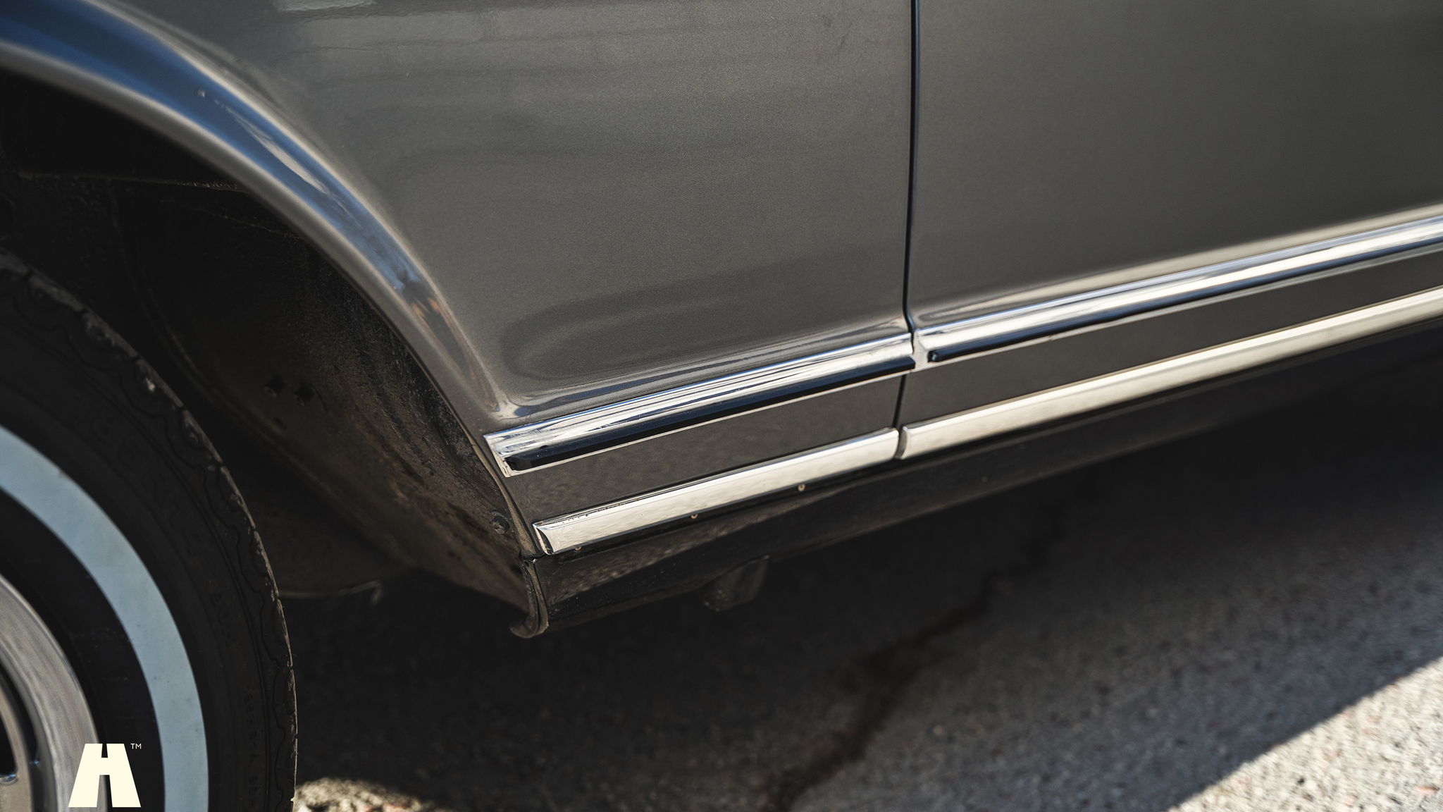 Exterior image of 1970 Mercedes 280 SL Pagoda (38)