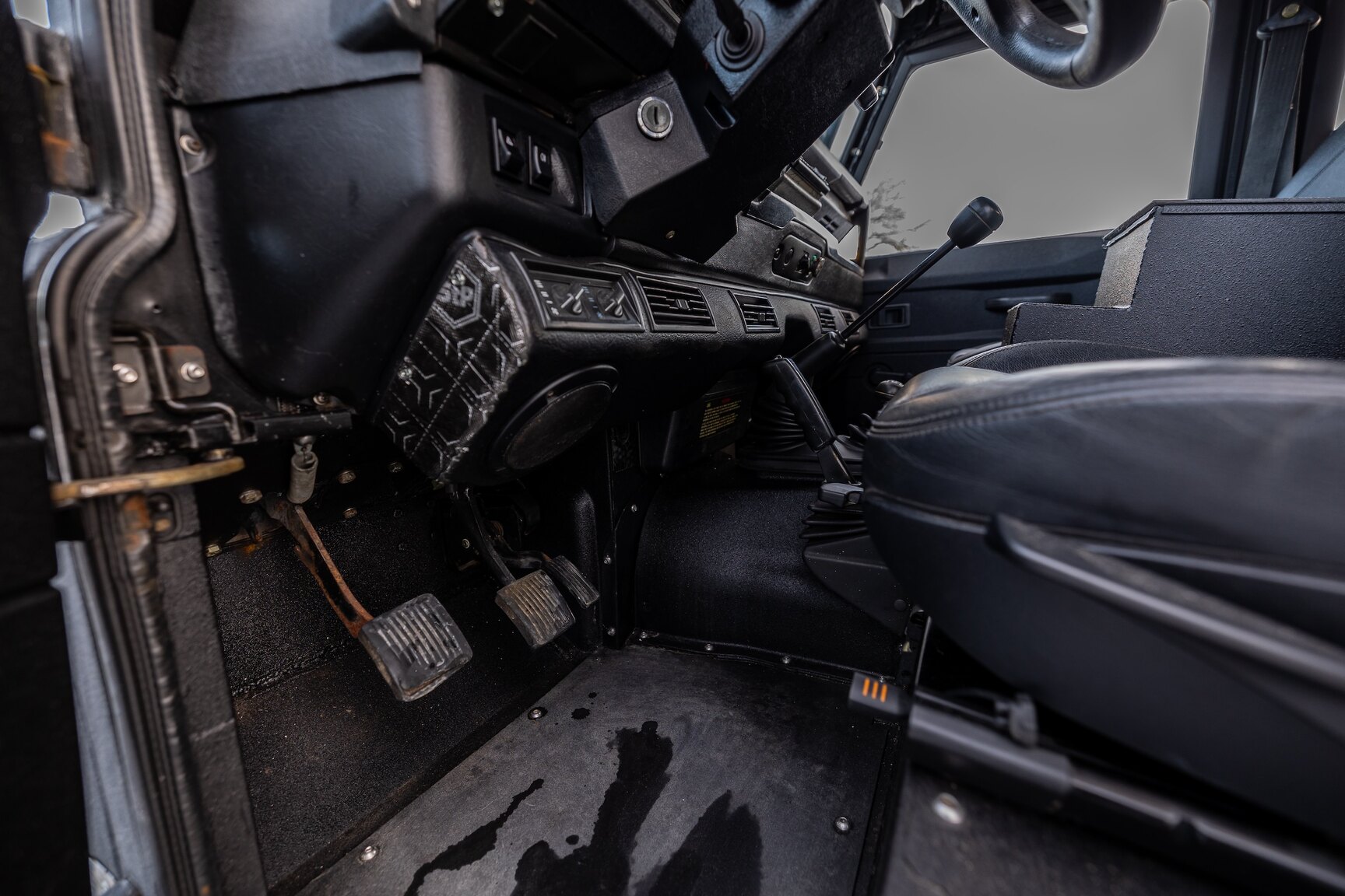 Interior image of 2000 Land Rover Defender 130